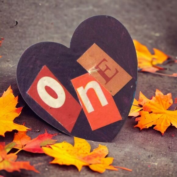 Valentines Day Brooch Heart One Pin Wood Handpainted Folk Art Simple Purple. - Picture 14 of 16